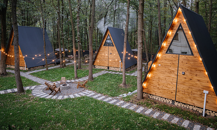Glamping con casa modulares de madera