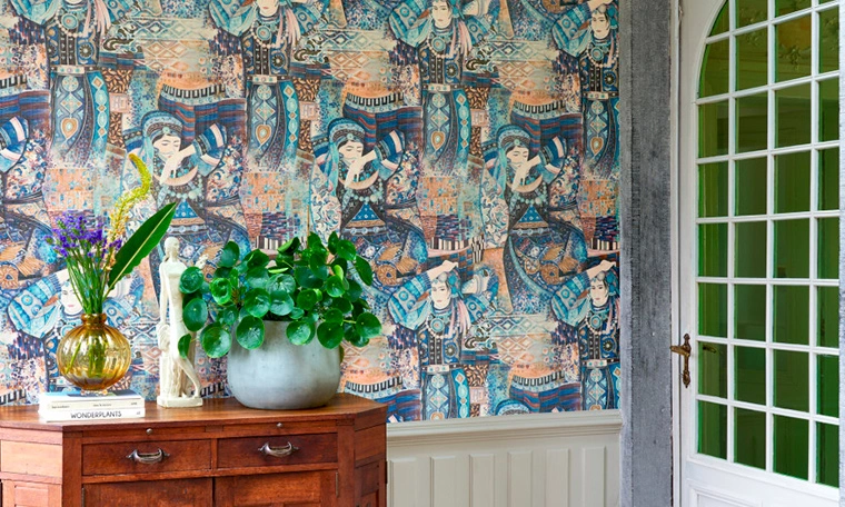 Papel pintado decorativo con temática de la India en una habitación